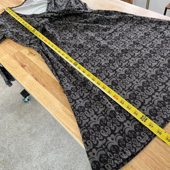 Prana Printed V-Neck Faux Wrap Twist Front Dress Black Grey Stretch Size Medium - Picture 6 of 8